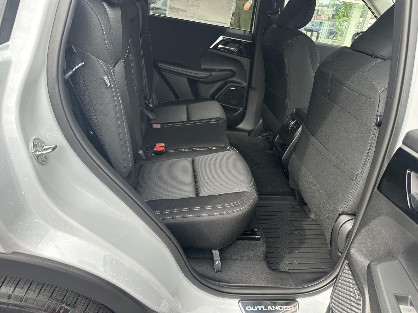 2026 Mitsubishi Outlander ES