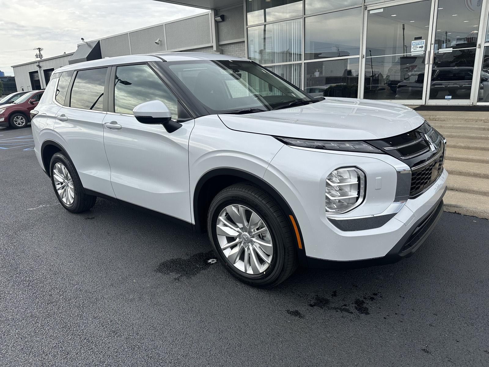 2026 Mitsubishi Outlander ES