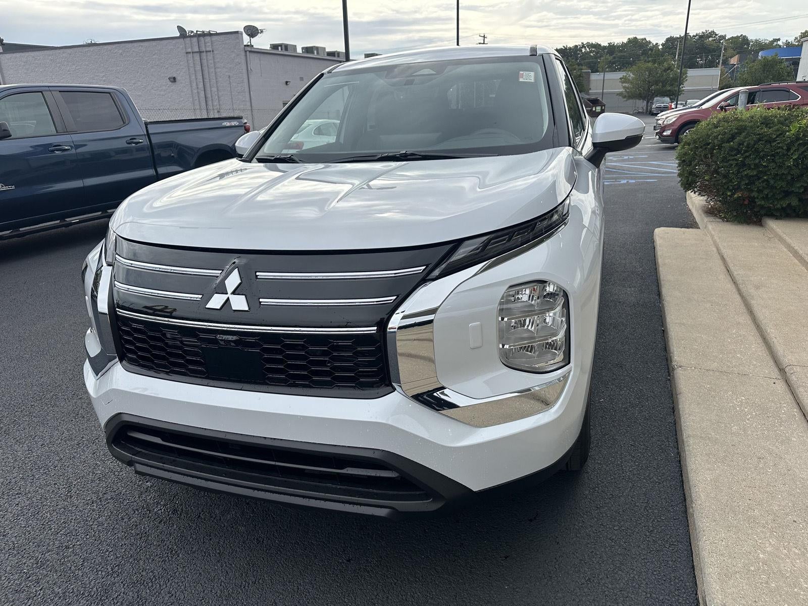 2026 Mitsubishi Outlander ES