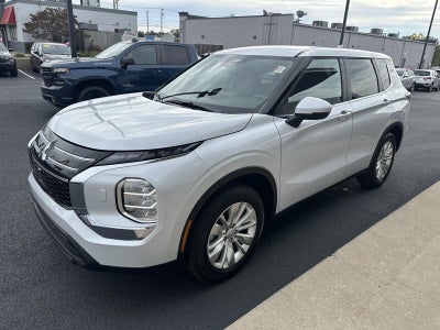 2026 Mitsubishi Outlander ES