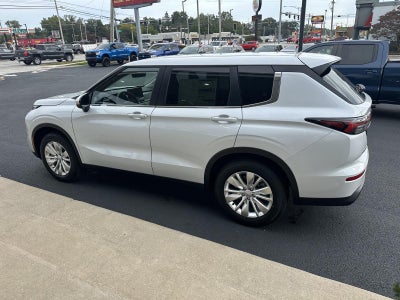 2026 Mitsubishi Outlander ES