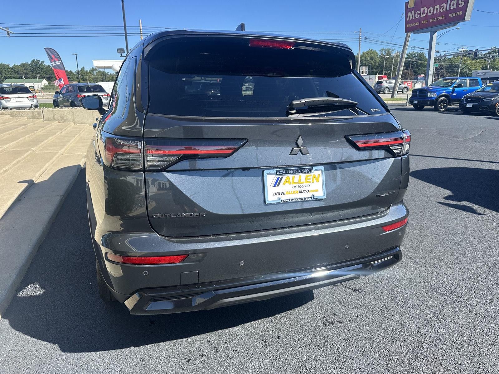 2026 Mitsubishi OUTLANDER LE S-AWC