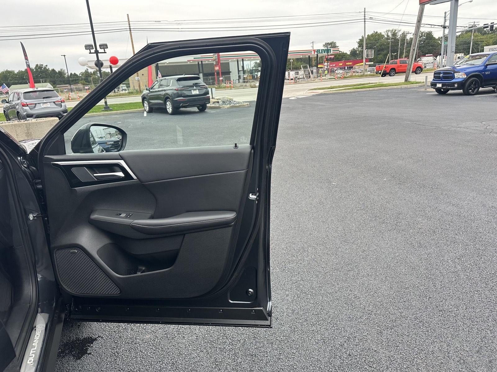 2026 Mitsubishi Outlander SE