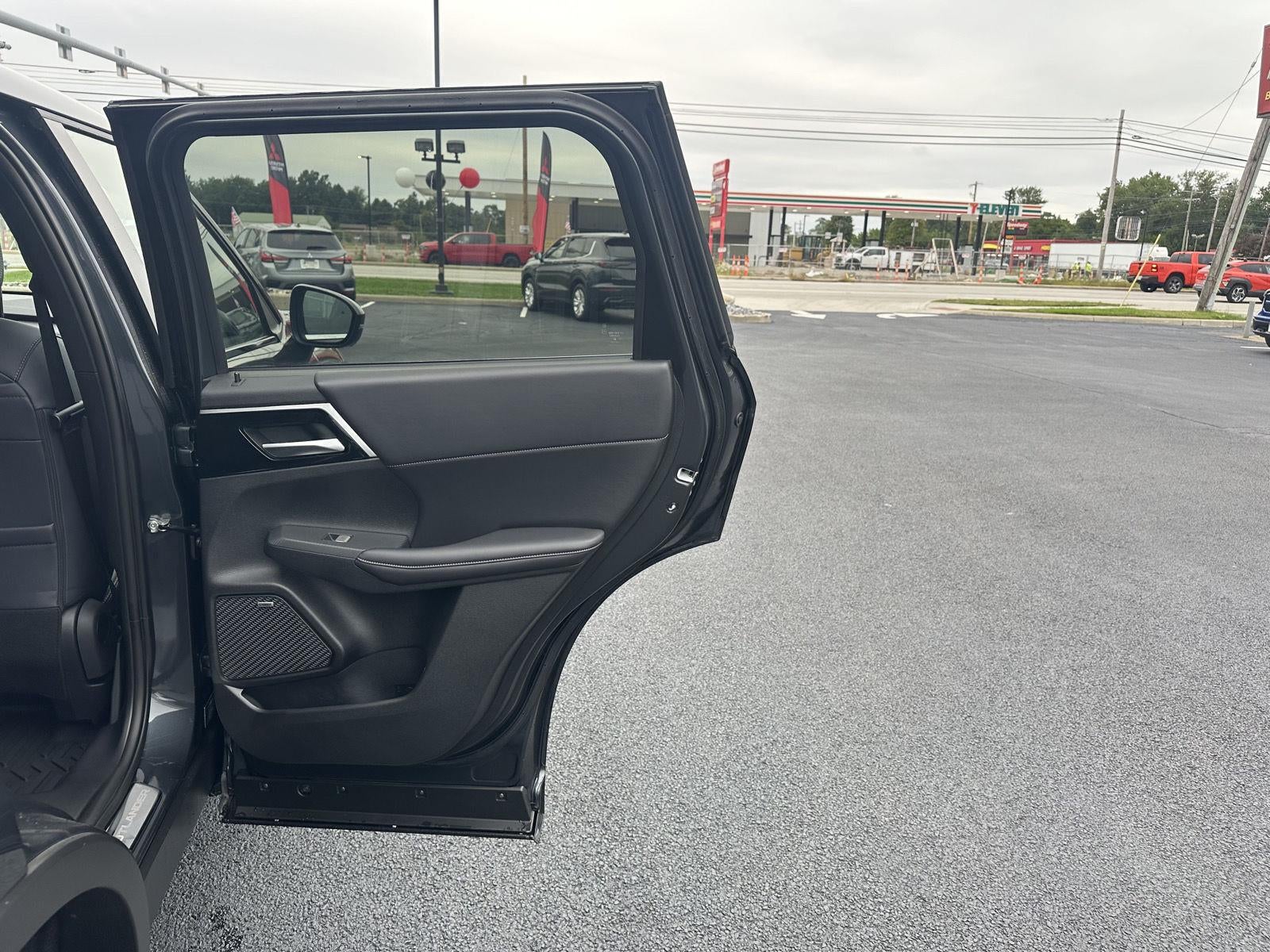 2026 Mitsubishi Outlander SE