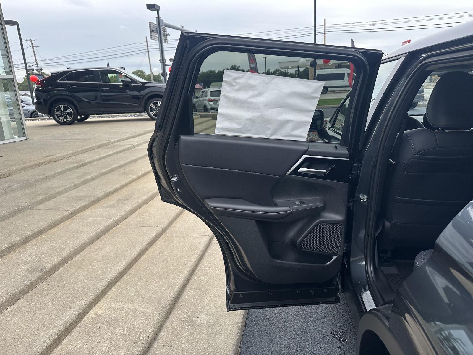 2026 Mitsubishi Outlander SE