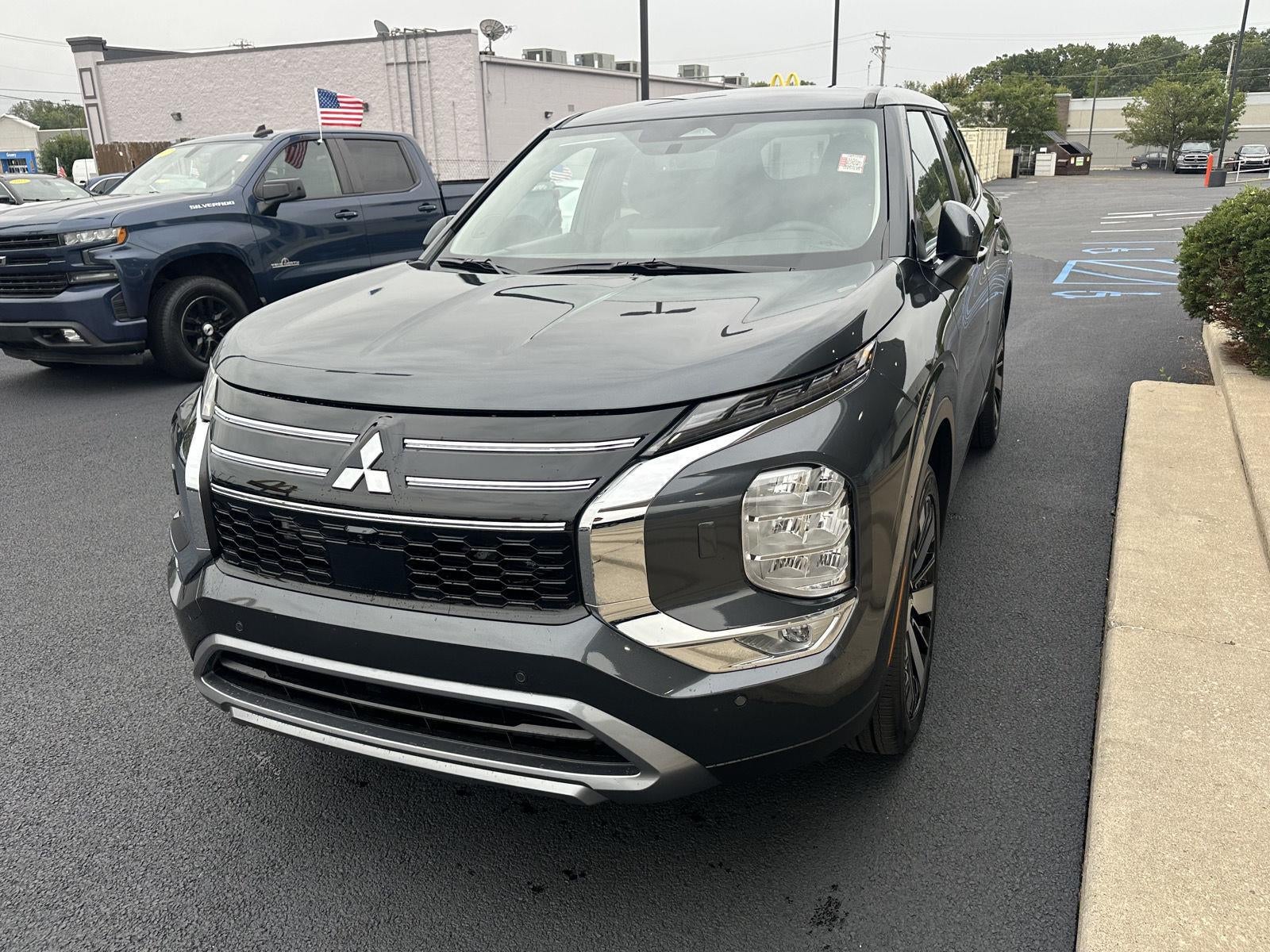 2026 Mitsubishi Outlander SE