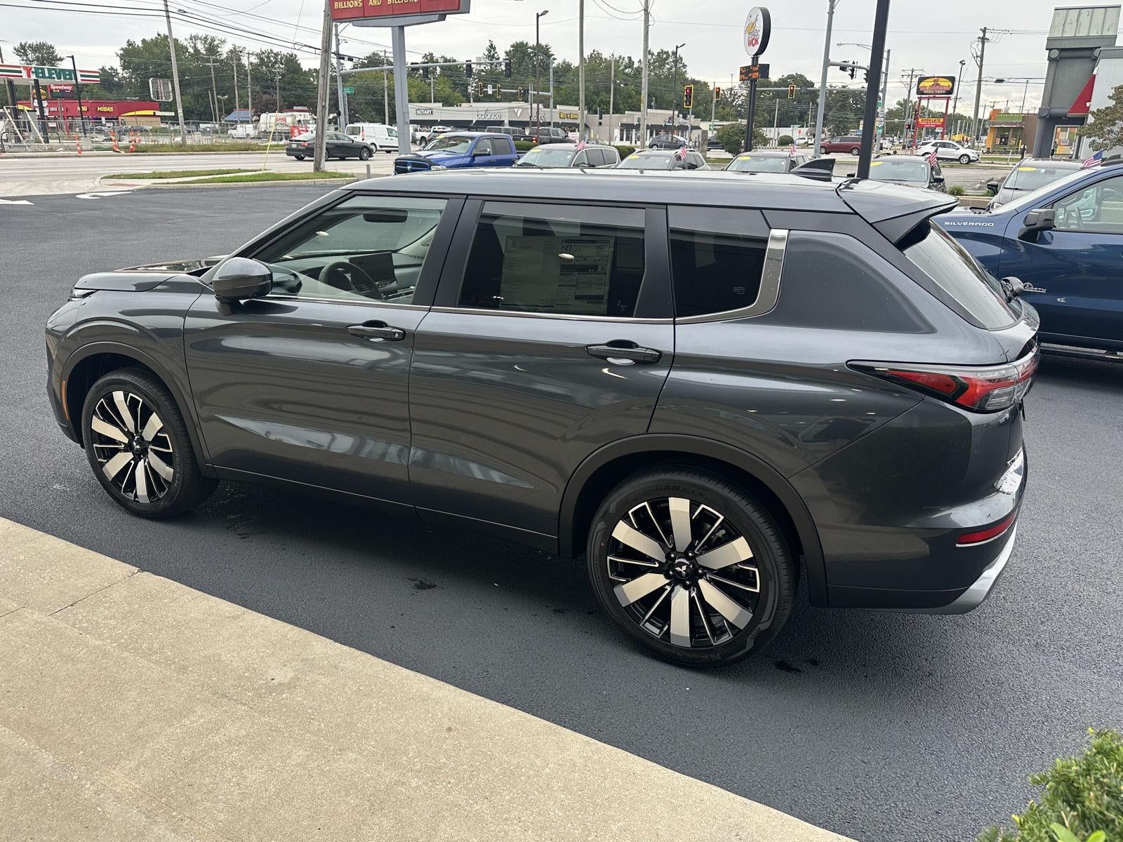 2026 Mitsubishi Outlander SE