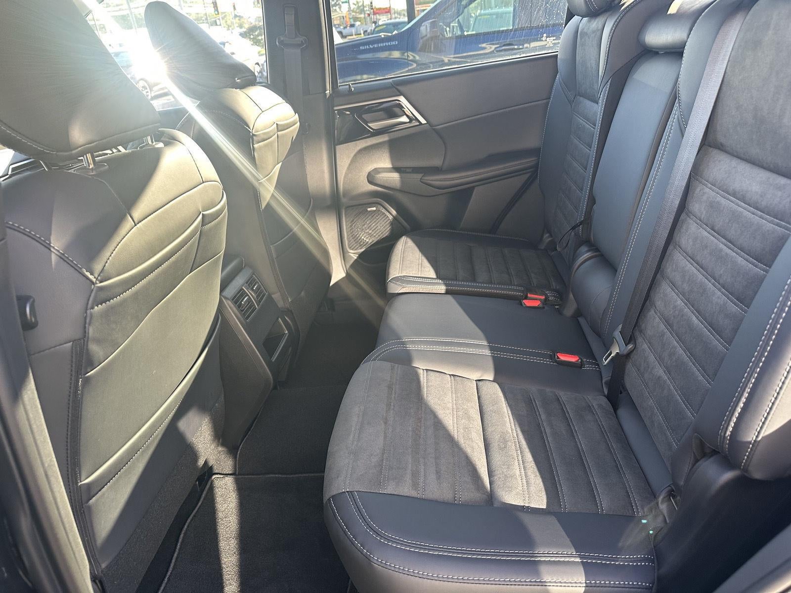 2026 Mitsubishi Outlander Plug-In Hybrid SE